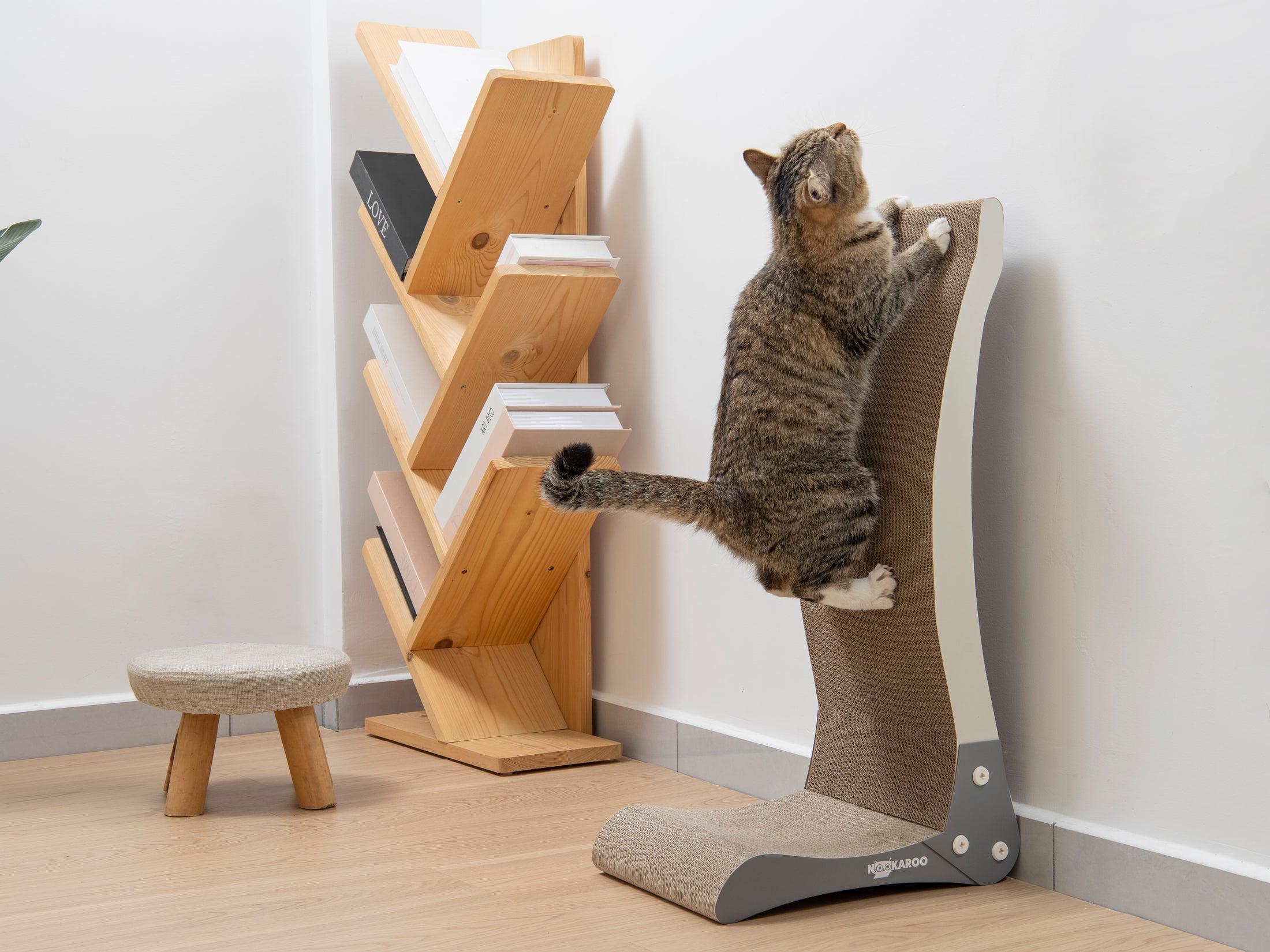 Bennu – Modern Vertical Cat Scratcher