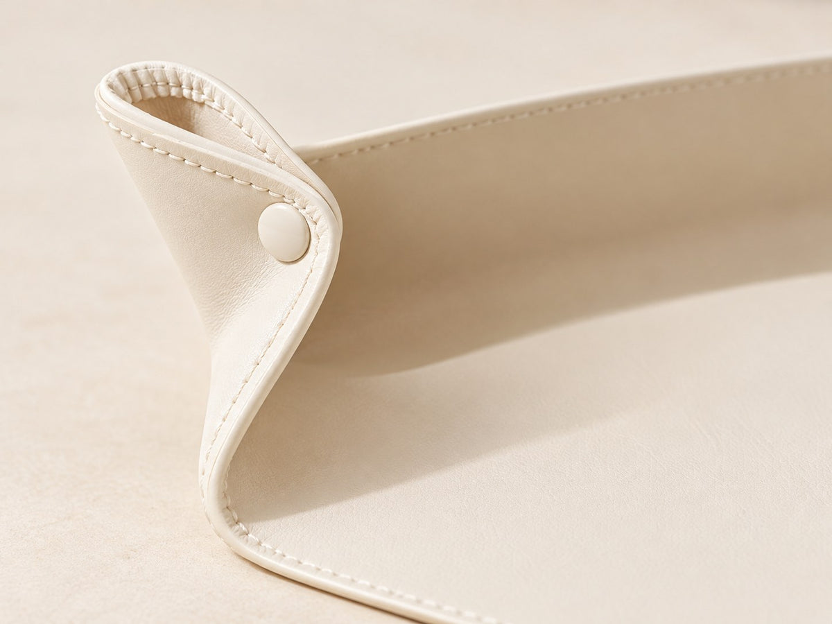 Close-up of the feeding mat corner fastened with its press stud
