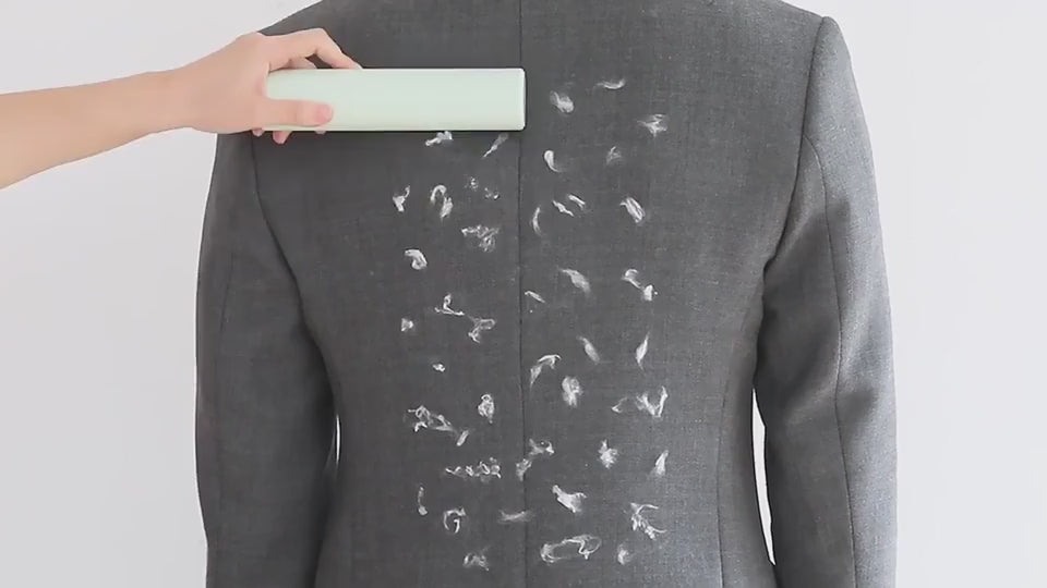 Green brush: collect loose fur from fabric, then slide out the collection insert. Silent supplier demonstration.